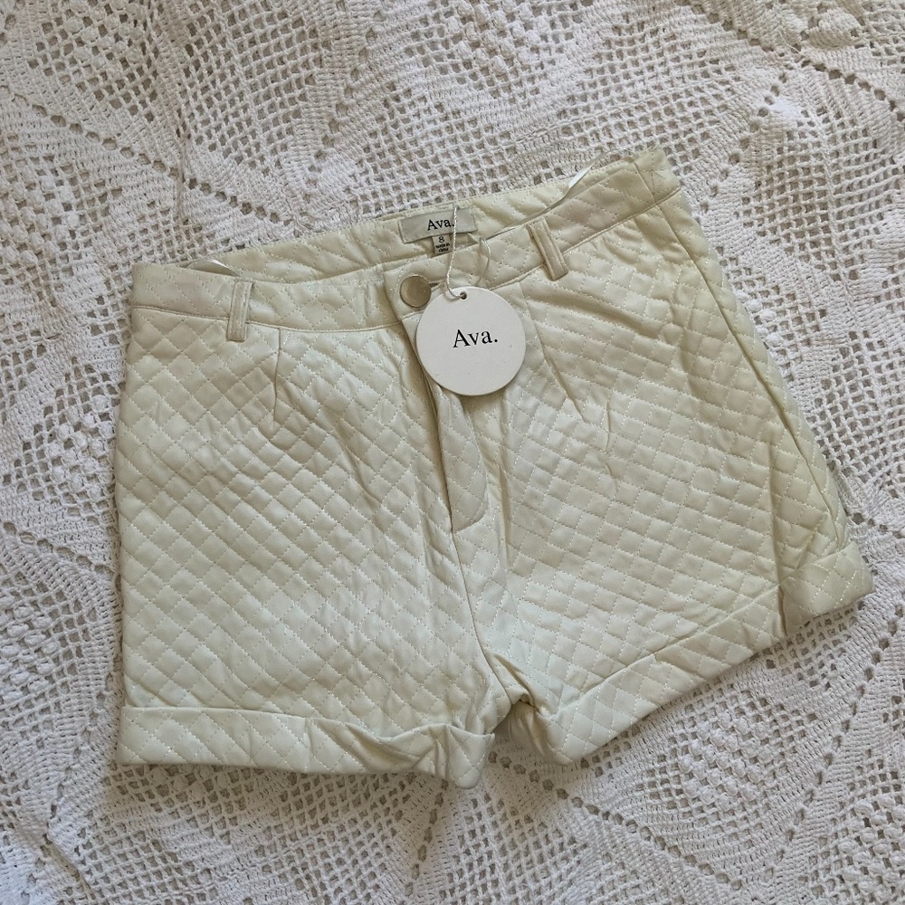 Ava white quilted shorts NWT